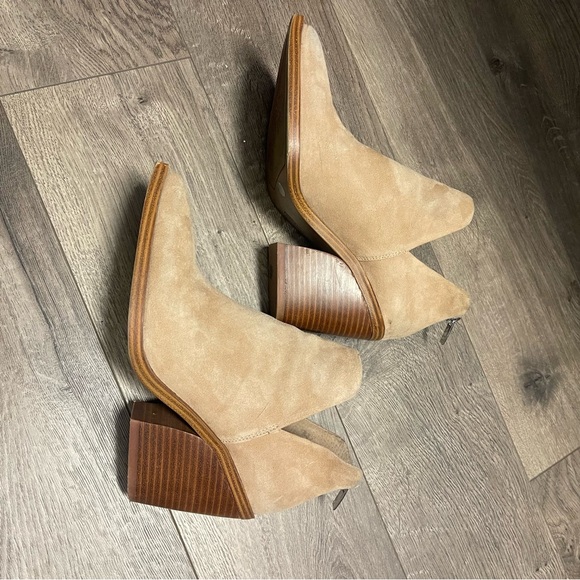 Vince camuto gigietta tan suede ankle booties cut out 7.5 - Picture 4 of 9